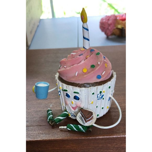 WMG Anthropomorphic Shelf Sitters Birthday Party Cupcake 2006 Figurine Vintage - Picture 6 of 16